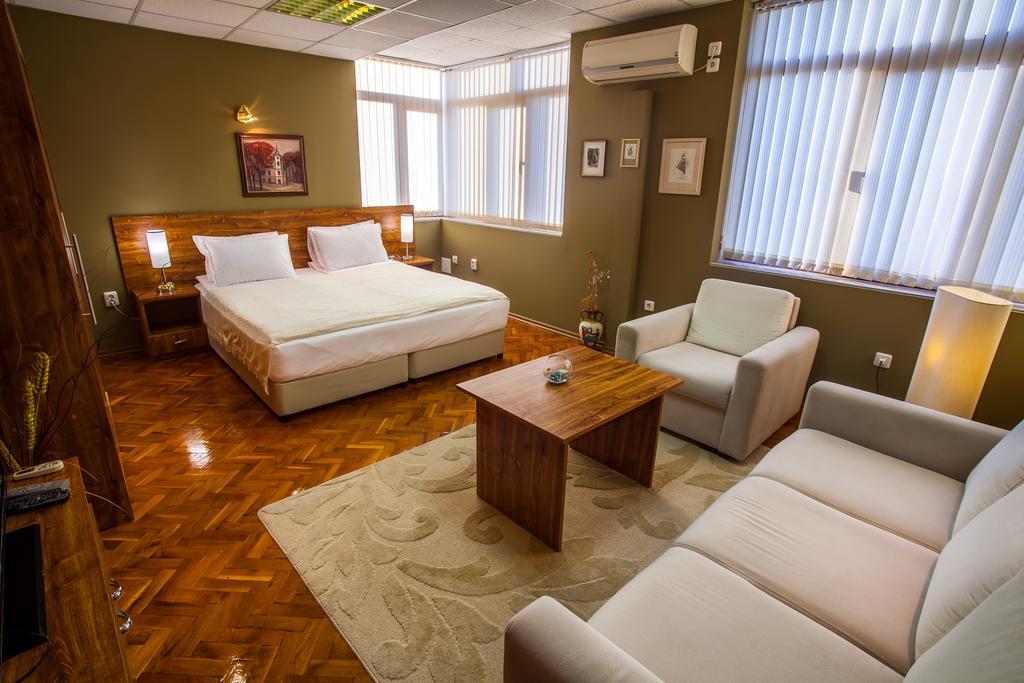 Panorama Top Floor Rooms In Hotel Tundzha Yambol Extérieur photo