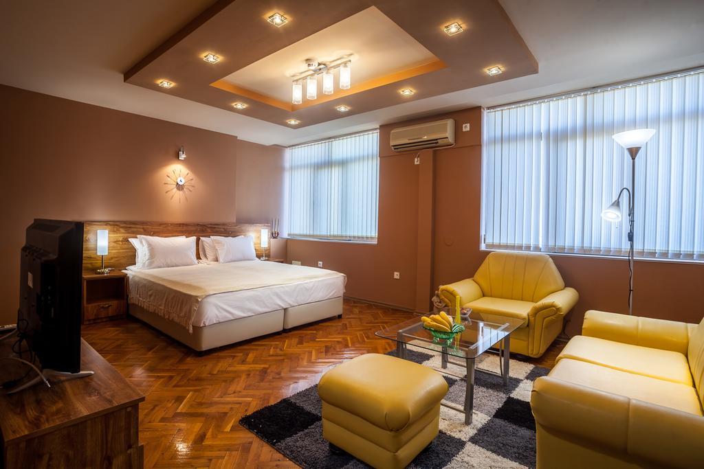 Panorama Top Floor Rooms In Hotel Tundzha Yambol Extérieur photo