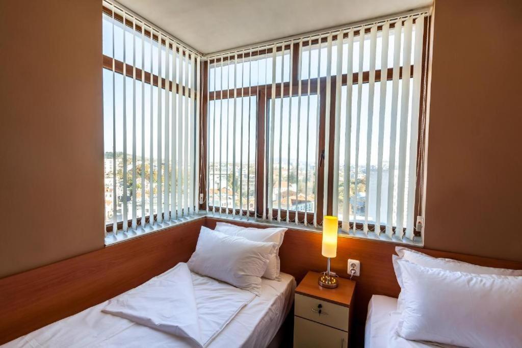 Panorama Top Floor Rooms In Hotel Tundzha Yambol Extérieur photo